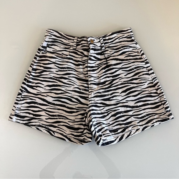 Zara Pants - ZARA | Black & white zebra print size 8 mom style soft summer short